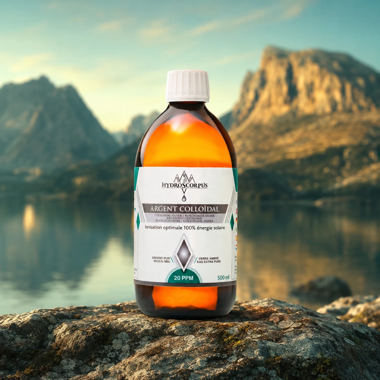 Vue rapprochée de l’étiquette de la bouteille d’argent colloïdal Hydroscorpus 20 PPM 500 ml, mettant en avant le marquage du produit et la présentation du flacon.