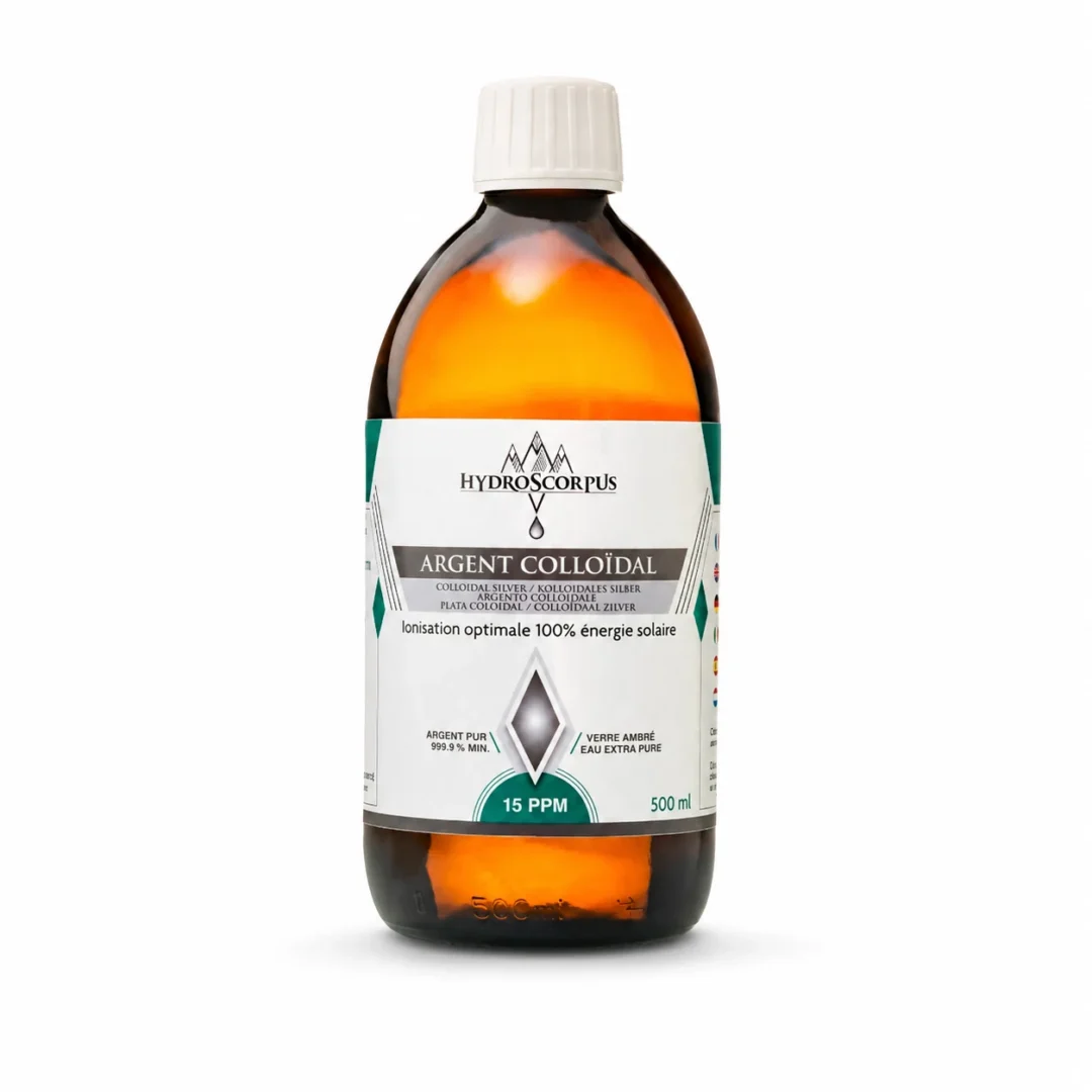 Bouteille d’argent colloïdal Hydroscorpus 15 PPM en verre ambré de 500 ml sur fond blanc.