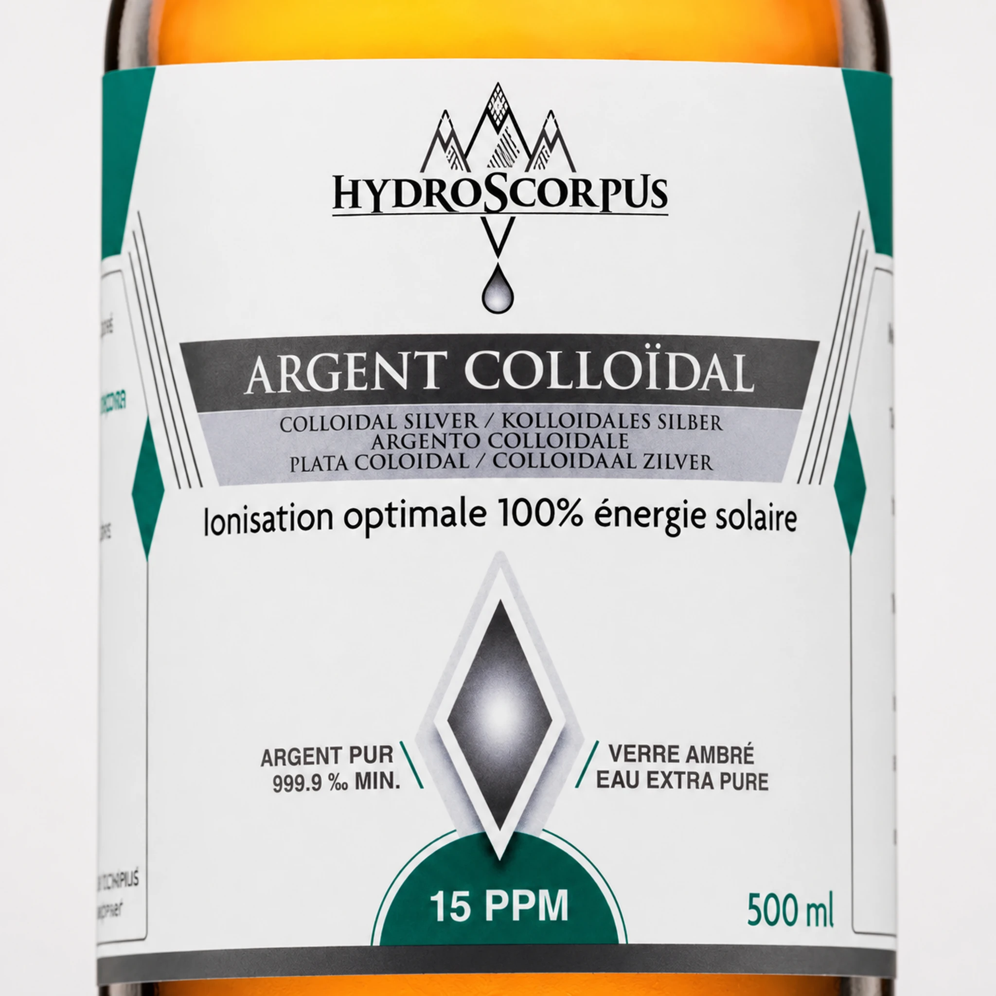 Gros plan de l’étiquette d’une bouteille Hydroscorpus d’argent colloïdal 15 PPM de 500 ml.