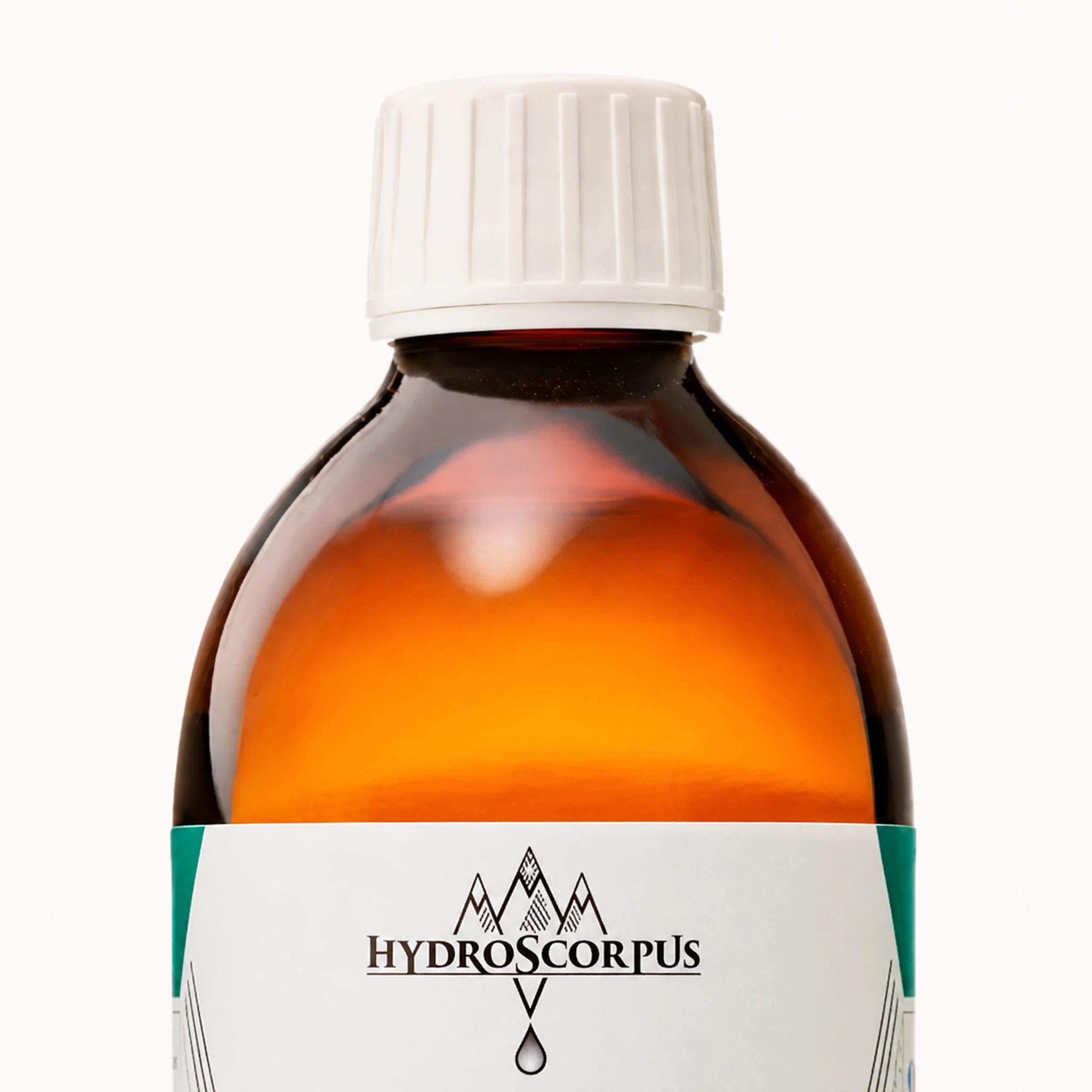 Détail du bouchon blanc et du verre ambré d’une bouteille Hydroscorpus 100 PPM de 500 ml.
