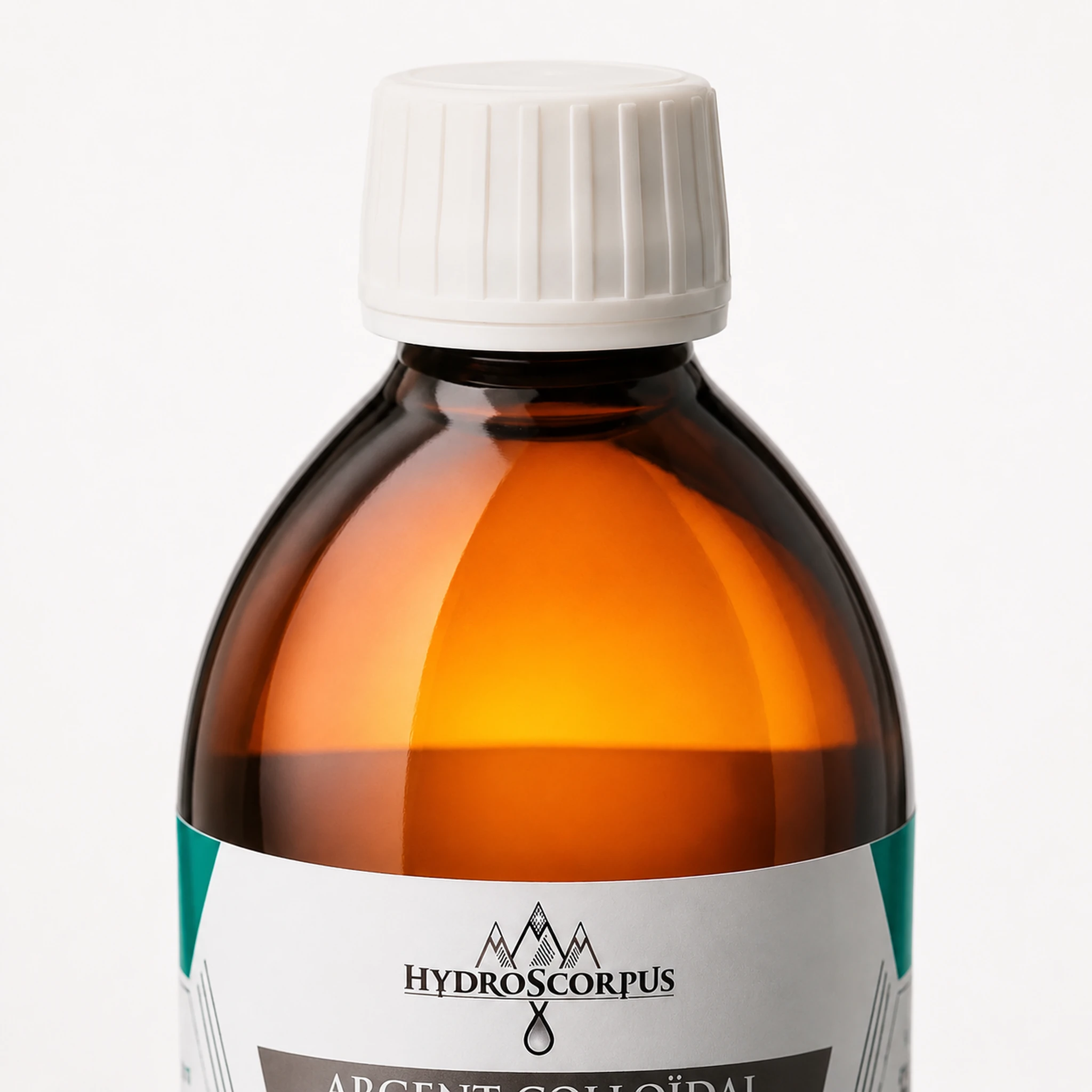 Détail du bouchon blanc et du verre ambré d’une bouteille Hydroscorpus d’argent colloïdal 15 PPM de 500 ml.