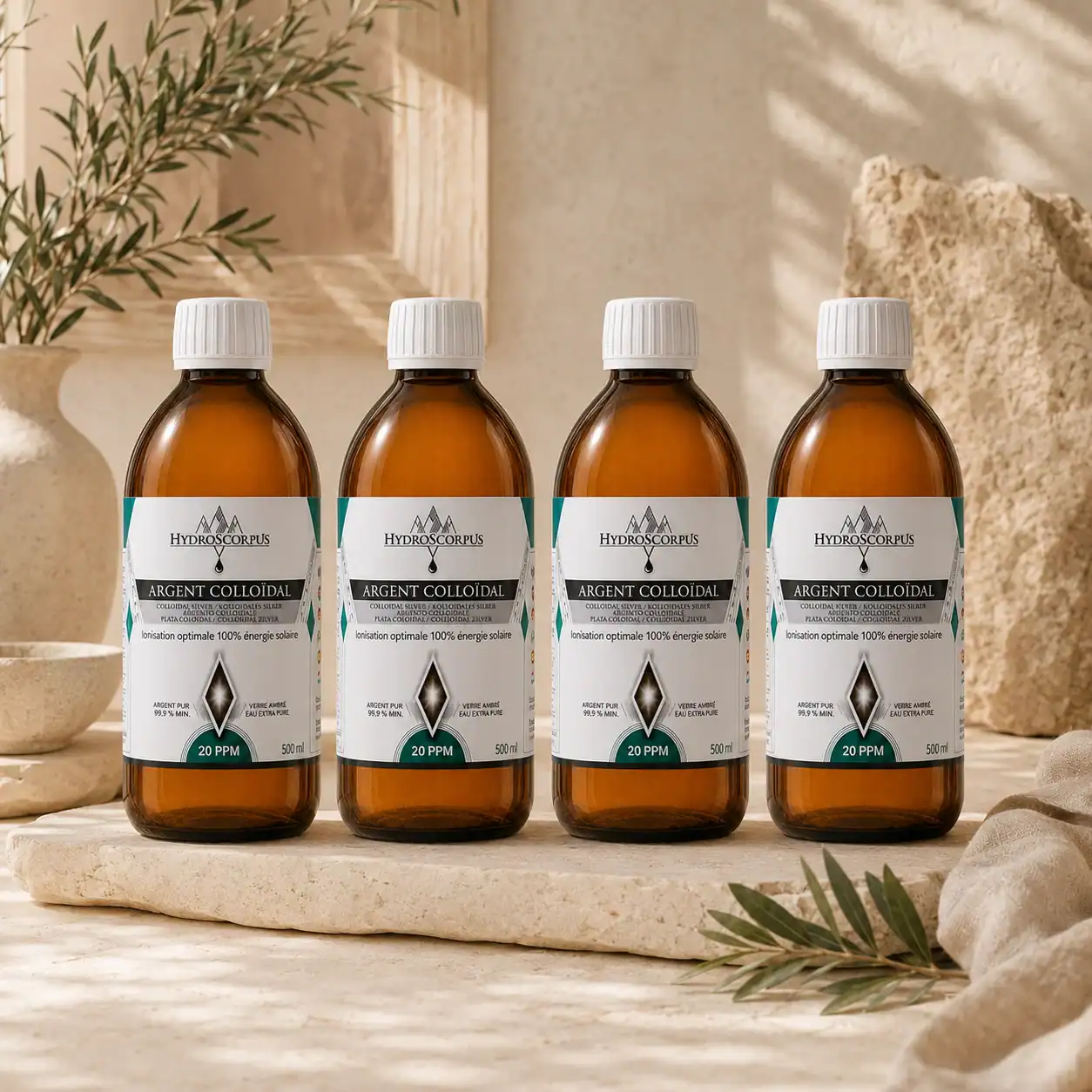 Lot de 4 bouteilles d’argent colloïdal Hydroscorpus 20 PPM en verre ambré 500 ml dans une ambiance naturelle sur pierre.