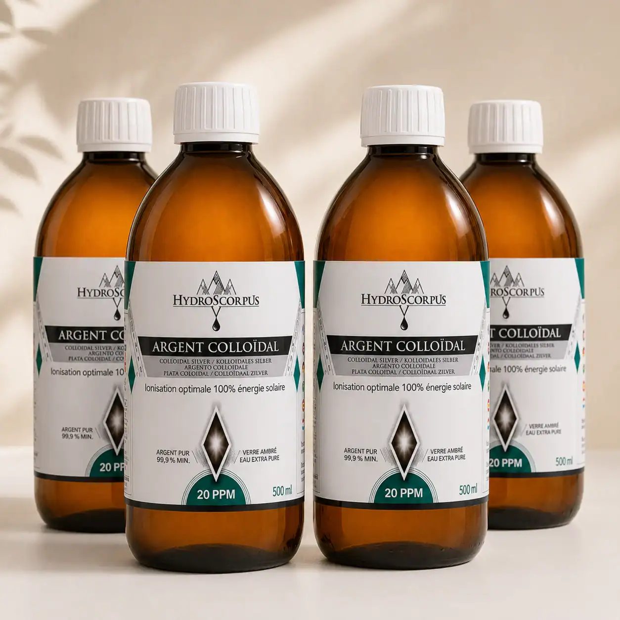 Vue rapprochée du lot de 4 bouteilles d’argent colloïdal Hydroscorpus 20 PPM en verre ambré 500 ml.